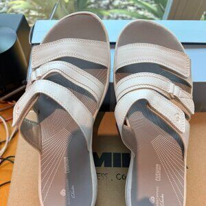 Clarks Cloudstepper, white sandal, size 8